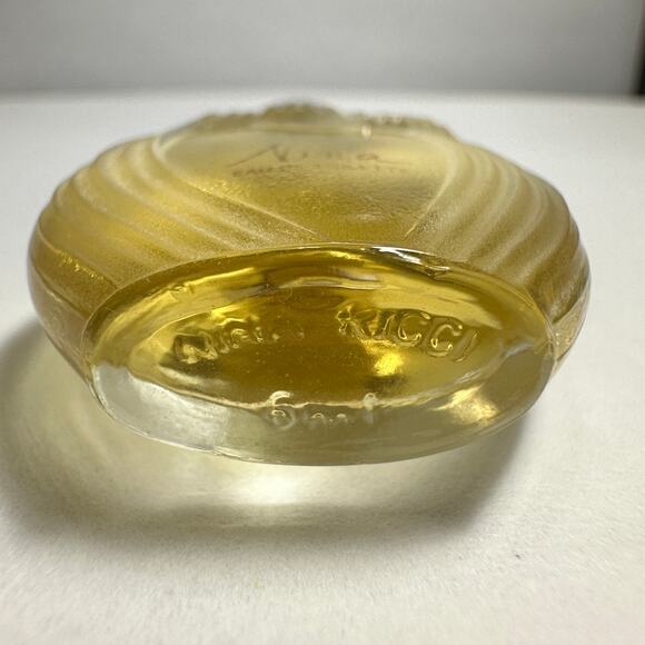Vintage Nina by Nina Ricci .17 oz Mini Eau de Toilette Mini Travel Size Perfume - Picture 2 of 2